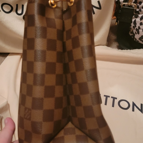 Louis Vuitton Riverside - Picture 3 of 11